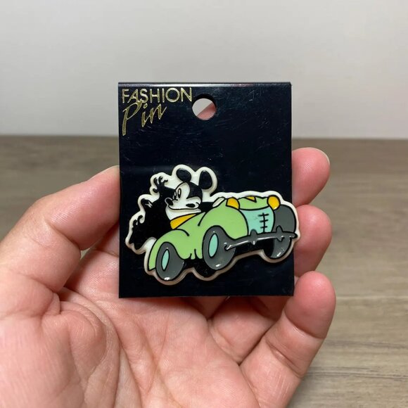 Mickey Mouse Fashion Pin Haunted Mansion Spirit Chase - Picture 1 of 2